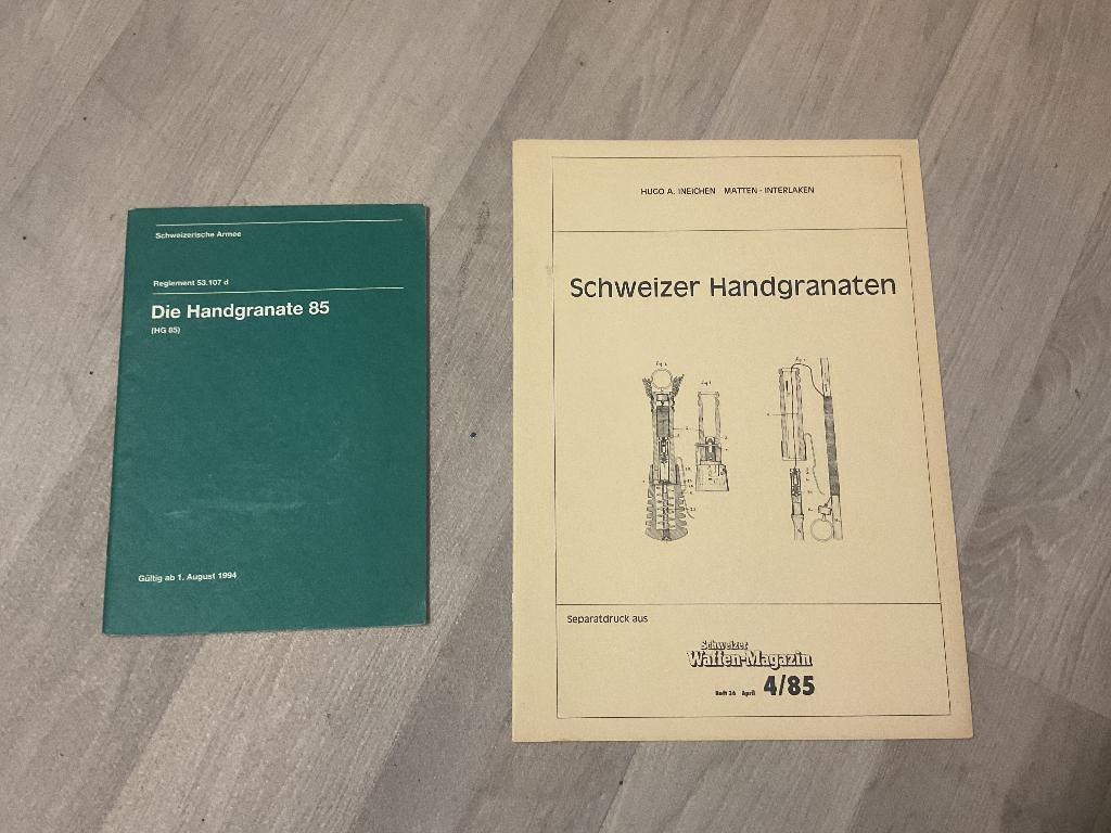 Zwitserse handgranaten grenades swiss munitie ammunition, Ophalen of Verzenden, Landmacht, Overige gebieden, Hulzen of Bodemvondsten