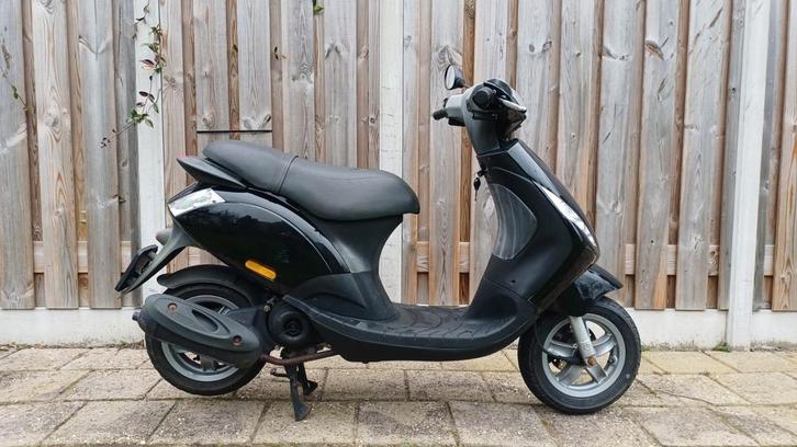 Piaggio zip 4 takt, bj 2012, 3800km., Fietsen en Brommers, Scooters | Piaggio, Gebruikt, Zip, Benzine, Ophalen