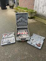 Gereedschapskoffer -klaar voor gebruik, Ophalen, Gevuld, Gebruikt