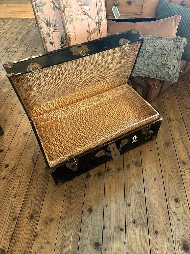 Zwarte kist met opschrift, Ophalen, 100 tot 150 cm, Info@ilfienile.nl, Zo goed als nieuw