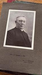 Prent foto ongeveer A4 van schraag deken en Pastoor, Ophalen of Verzenden, Voor 1940, Zo goed als nieuw