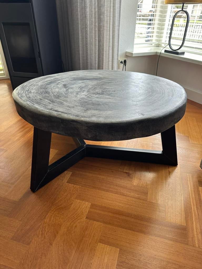 Salontafel van versteend hout. Unieke eyecatcher., Huis en Inrichting, Tafels | Salontafels, 50 tot 100 cm, Zo goed als nieuw