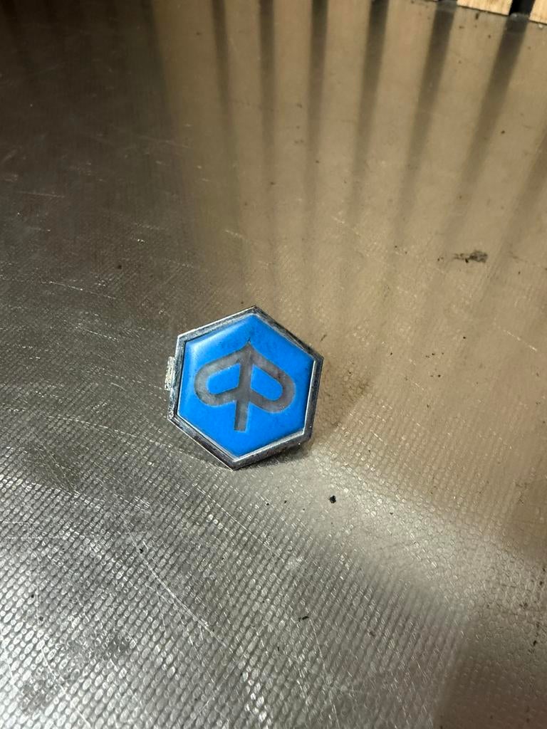 Piaggio logo, Ophalen