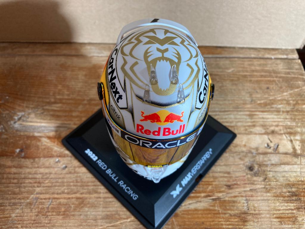 ✅ Max Verstappen 1:4 helm 2022 Seizoenshelm Red Bull RB18, Ophalen of Verzenden, Nieuw, Formule 1