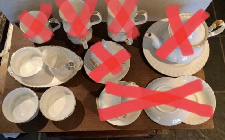 Servies ROYAL ALBERT Val d’Or, bord ENOCH WEDGWOOD TUNSTALL, Huis en Inrichting, Keuken | Servies, Zo goed als nieuw, Kop(pen) en/of Schotel(s)