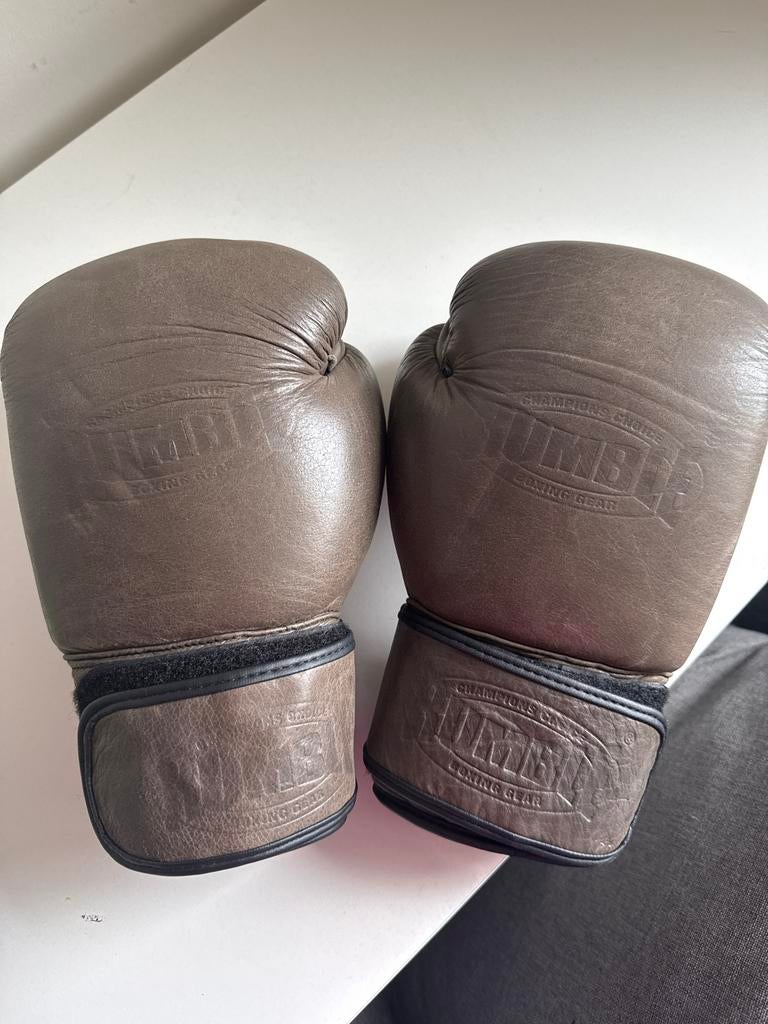 Bruine leren bokshandschoenen van Rumble (14 OZ), Ophalen of Verzenden, Zo goed als nieuw, Bokshandschoenen