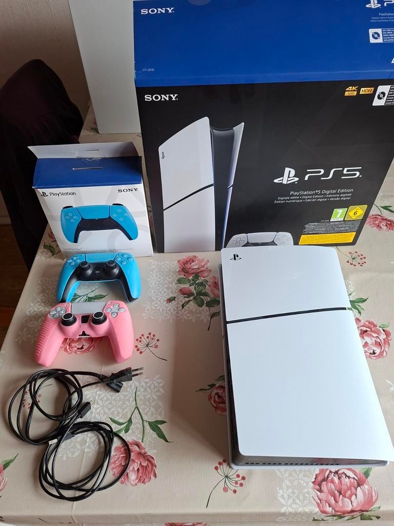 PlayStation 5 Digital Edition met 2 extra controllers, Spelcomputers en Games, Ophalen of Verzenden, Zo goed als nieuw, Platform