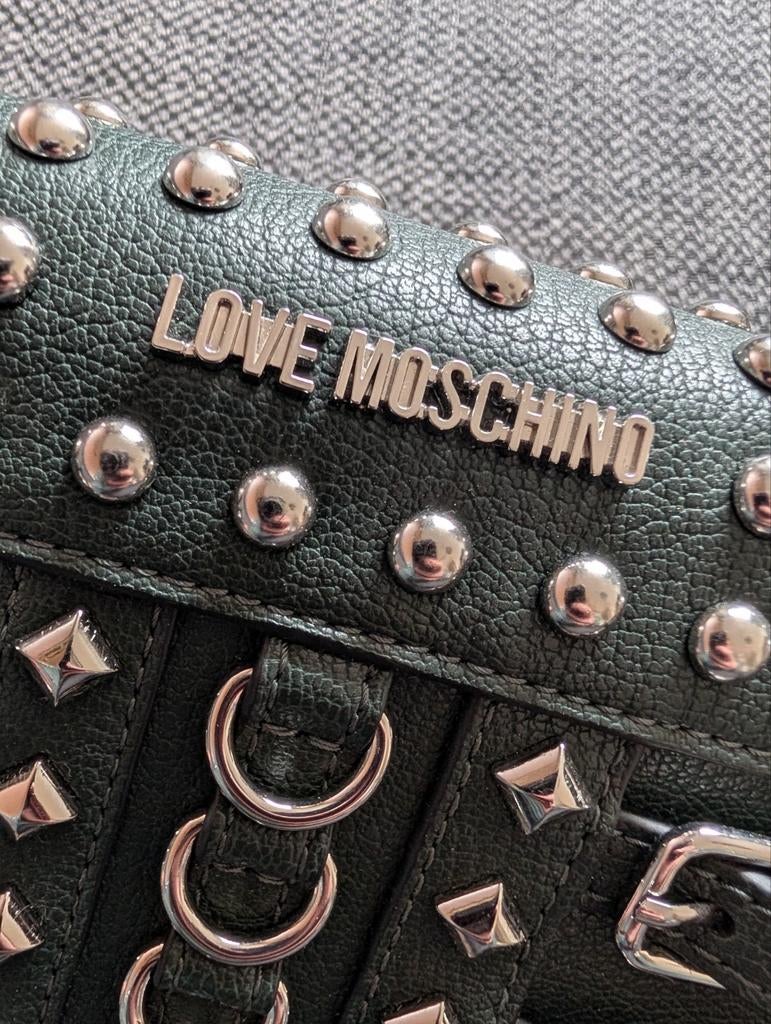 Love Moschino crossbody tas met studs, Sieraden, Tassen en Uiterlijk, Tassen | Schoudertassen, Ophalen, Zo goed als nieuw, Zwart