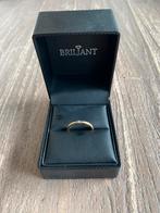 Gouden ring met diamant, Ophalen of Verzenden, Dame, Goud, Kleiner dan 17