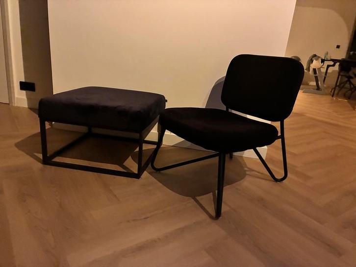 Zwarte velvet Fauteuil en poef, Huis en Inrichting, Fauteuils, Zo goed als nieuw, Stof, 50 tot 75 cm, 75 tot 100 cm, Ophalen