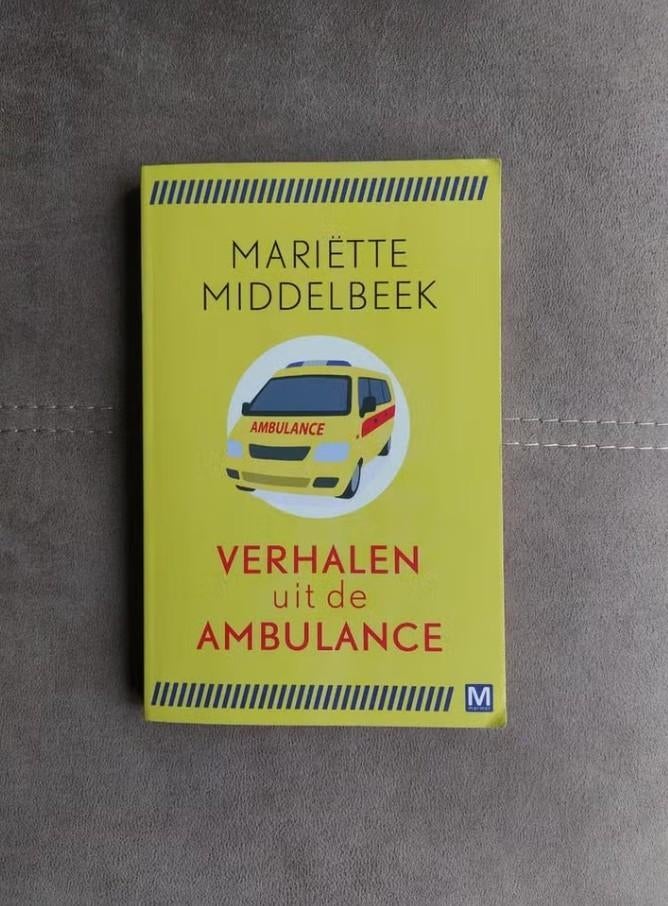 Verhalen uit de ambulance - Mariëtte Middelbeek, Boeken, Ophalen of Verzenden, Zo goed als nieuw, M. Middelbeek