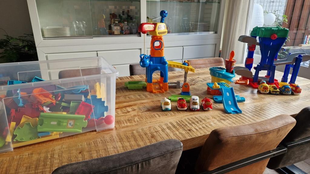 Toet Toet Auto's set: vliegveld, stuntbaan, kraan en meer, Ophalen, Gebruikt