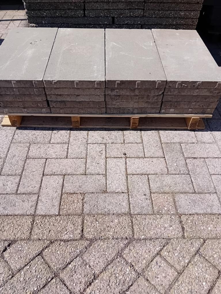 20 Grijze Tegels 60x30x 4cm - Zo goed als nieuw, Tuin en Terras, Tegels en Klinkers, Ophalen, Zo goed als nieuw, Overige materialen