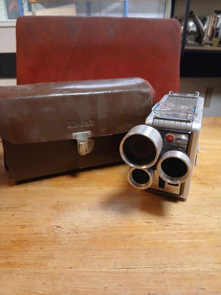 Vintage Kodak Brownie 8mm filmcamera met tas, 8mm, Kodak, Ophalen of Verzenden, Eastman Kodak Company, 343 State Street, Rochester, NY 14650, USA