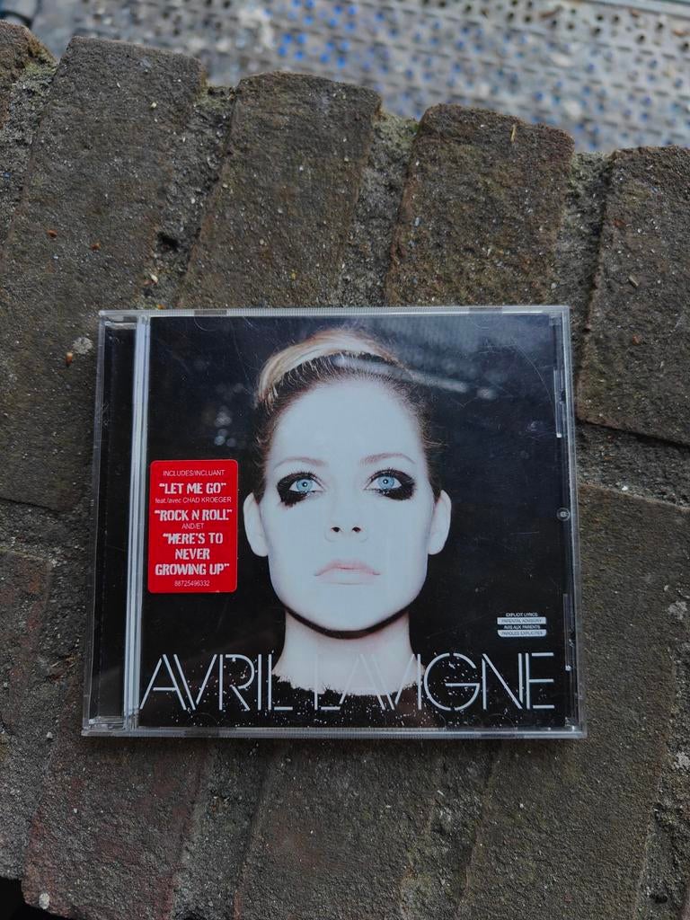 Avril Lavigne, Ophalen, 2000 tot heden, Zo goed als nieuw