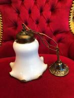 Antiek brocante hanglamp koper met witte glas / melkglas, Ophalen of Verzenden, Gebruikt, Glas, Minder dan 50 cm