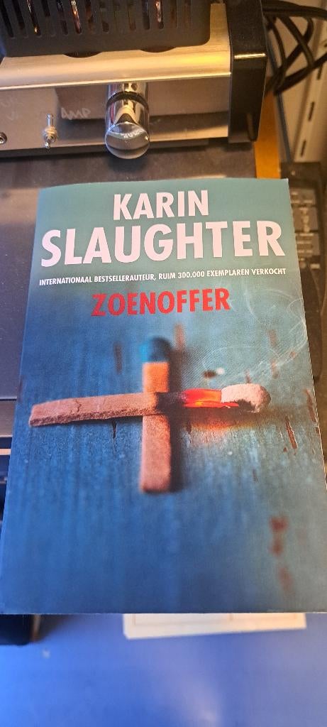 Karin Slaughter-Zoenoffer (Z249-117), Ophalen of Verzenden, Zo goed als nieuw