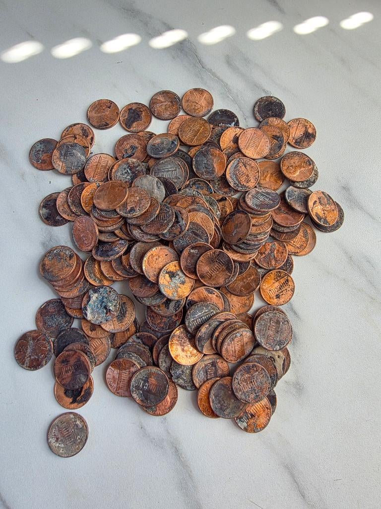 Ruim 200 pennies in slechte staat, Ophalen of Verzenden, Overige materialen