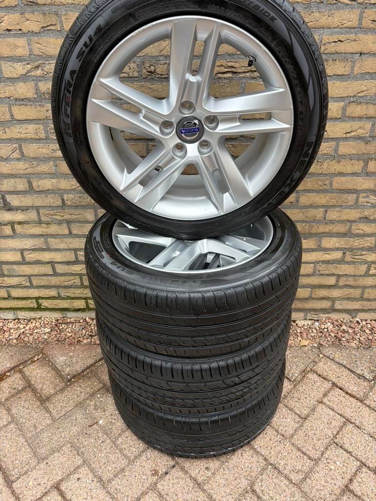 Mooie zomerbanden met velgen Volvo, Auto-onderdelen, Banden en Velgen, Ophalen, Banden en Velgen, 235 mm, VL