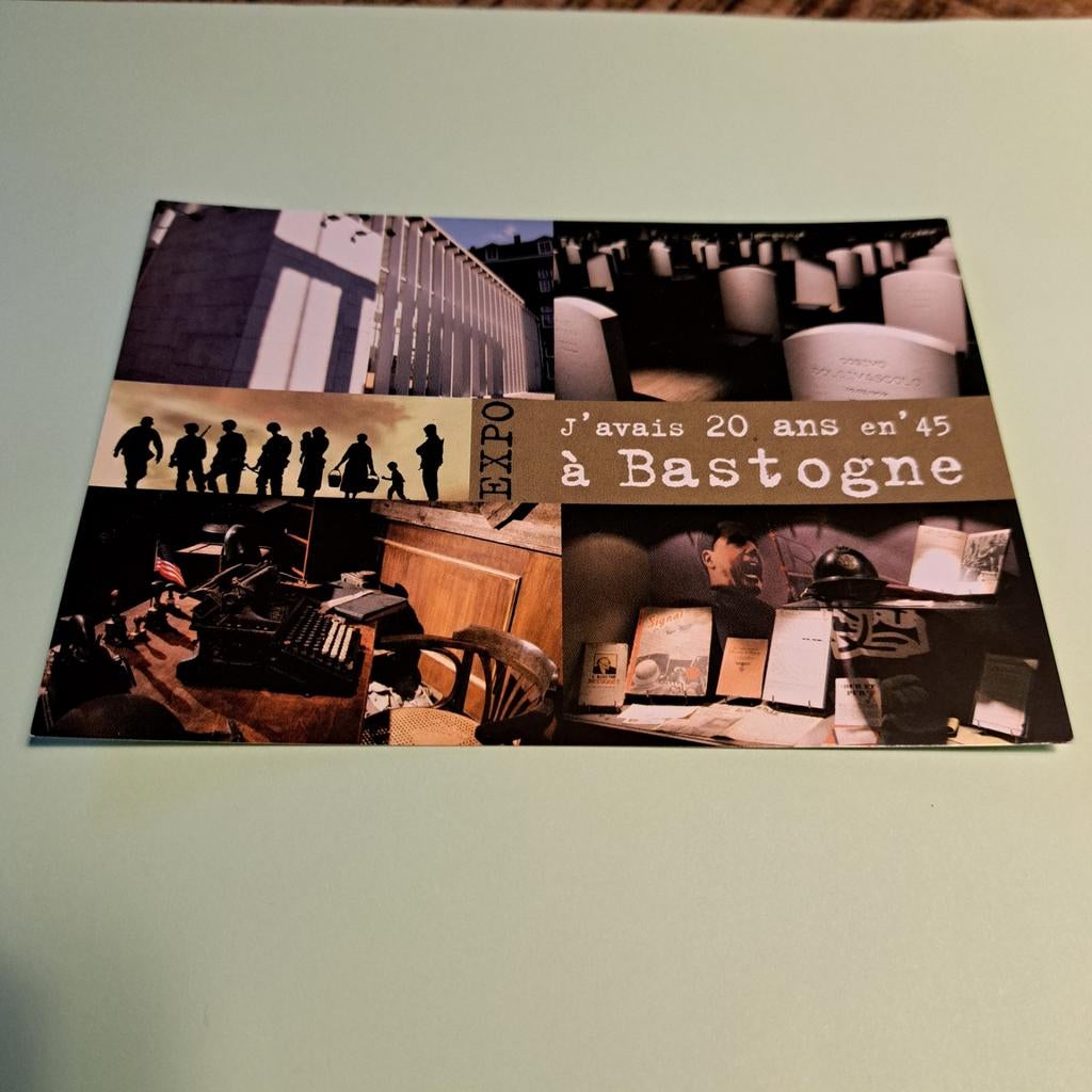 Ansichtkaart Bastogne - J'avais 20 ans en 45, Verzamelen, Ophalen of Verzenden, 1980 tot heden, Ongelopen, België en Luxemburg