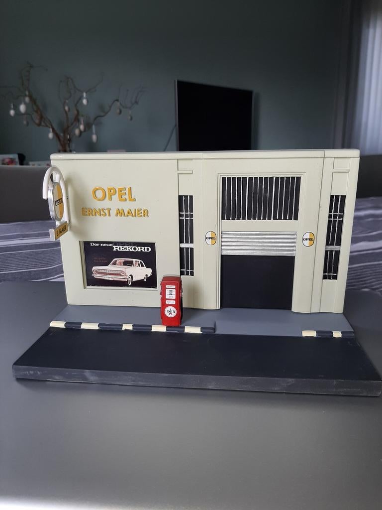 Diorama Opel Ernst Maier Garage 1:43, Hobby en Vrije tijd, Ophalen of Verzenden, Gebruikt, 1:35 tot 1:50, Diorama