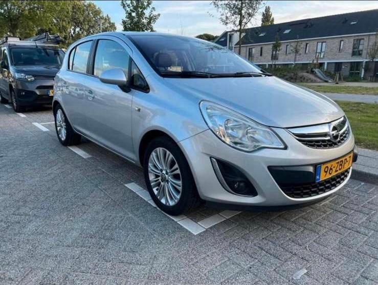 Opel Corsa 1.4 – 5D 2012 Grijs luxe – 4 seasons – NAP– aux, Voorwielaandrijving, Euro 5, 1398 cc, 4 cilinders