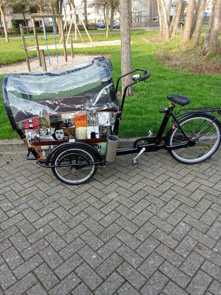Unieke bakfiets fietsfabriek 5 ver terugtraprem met huif, Fietsen en Brommers, Fietsen | Bakfietsen, Ophalen, Zo goed als nieuw