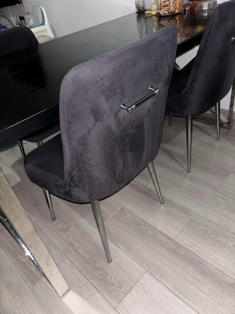 Zwarte stoelen met zilveren poten, Huis en Inrichting, Stoelen, Ophalen, Gebruikt, Twee, Zwart