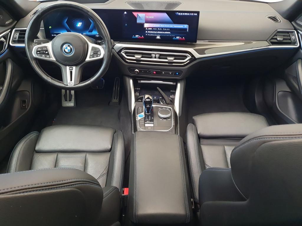BMW i4 M50 High Executive 84 kWh M-Sport Plus Pack, Pano, HU, Auto's, BMW, 12 maanden, Gebruikt, Zwart, Blauw
