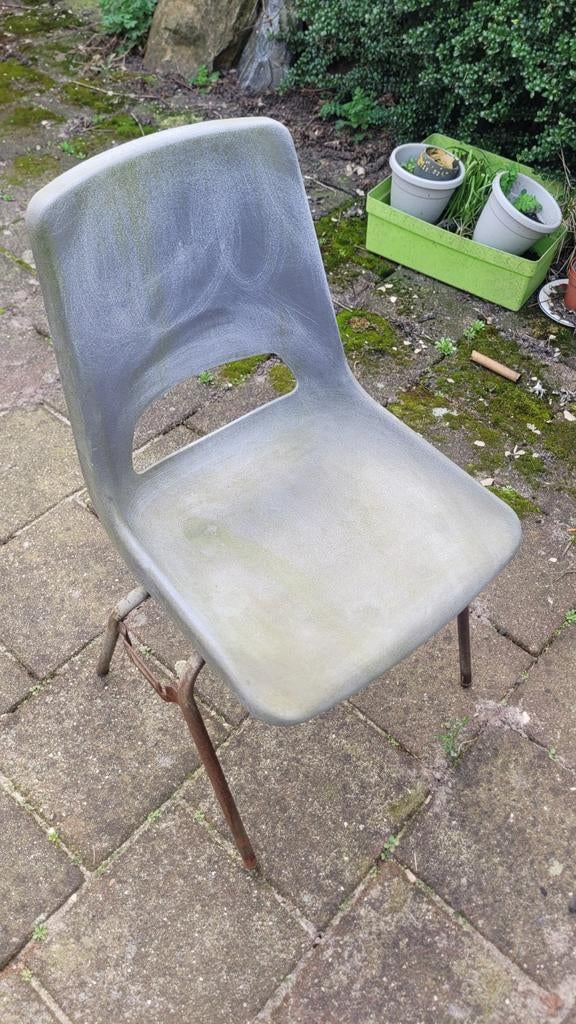 6 Stapelbare stoelen - Gebruikt met roestplekjes, Huis en Inrichting, Ophalen, Gebruikt, Grijs, Metaal