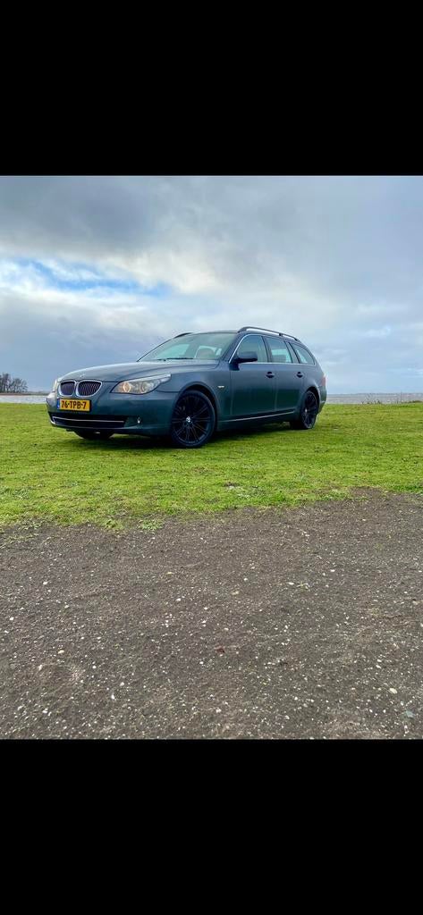 BMW 5-Serie 3.0 I 525 Touring AUT 2008 Grijs, Auto's, Achterwielaandrijving, 2000 kg, 2996 cc, Stationwagon