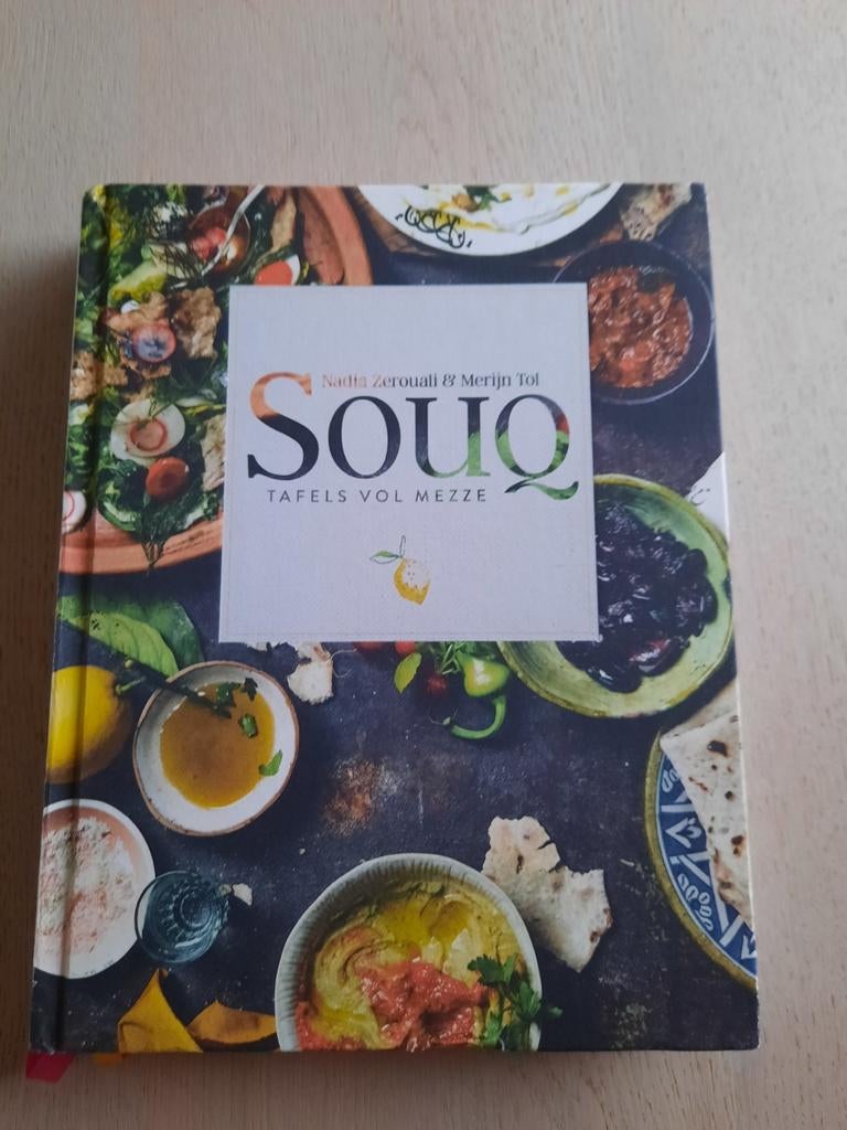 SOUQ - tafels vol mezze - Nadia Zerouali en Merijn Tol, Boeken, Ophalen of Verzenden, Zo goed als nieuw, Midden-Oosten en Marokko