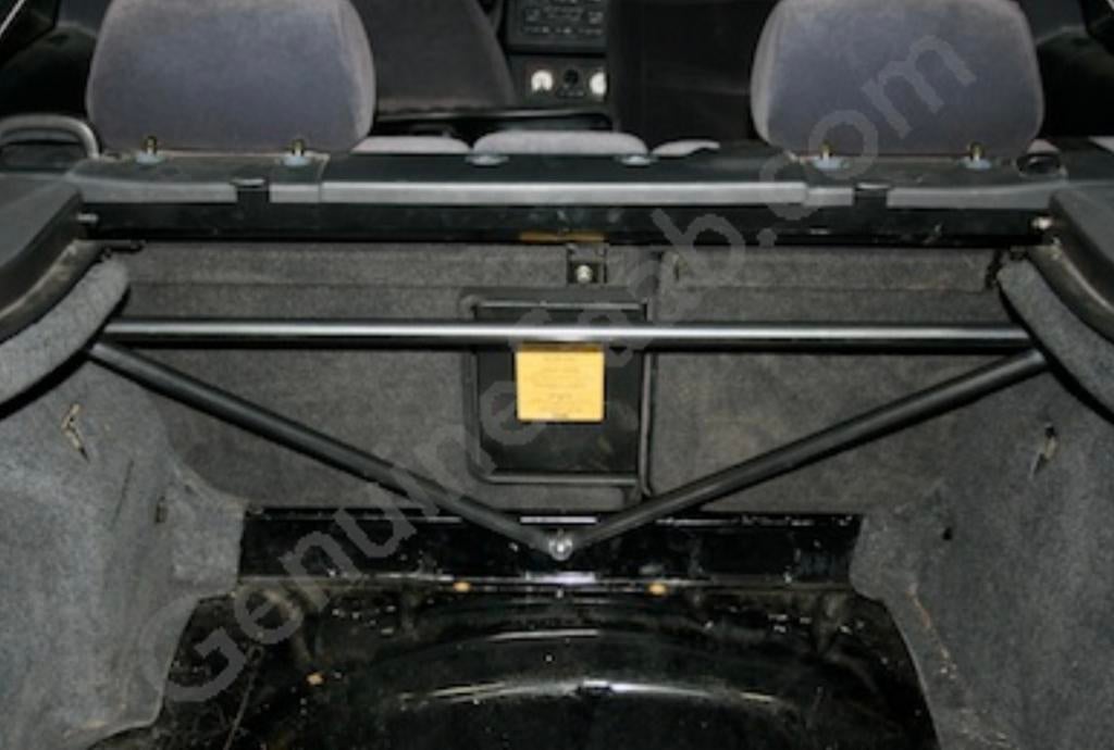 Saab NG900 / 9-3 hatchback rear chassis brace zilver, Auto-onderdelen, Ophalen