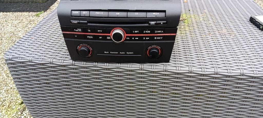 Mazda 3 CD Radio - Goede Staat, Auto diversen, Autoradio's, Ophalen of Verzenden, Gebruikt
