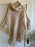 Mooie poncho met kraag en knoop 100% wol uit portugal, Ophalen of Verzenden, Zo goed als nieuw