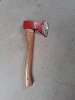 Gebruikte handbijl met houten steel, Ophalen, Gebruikt