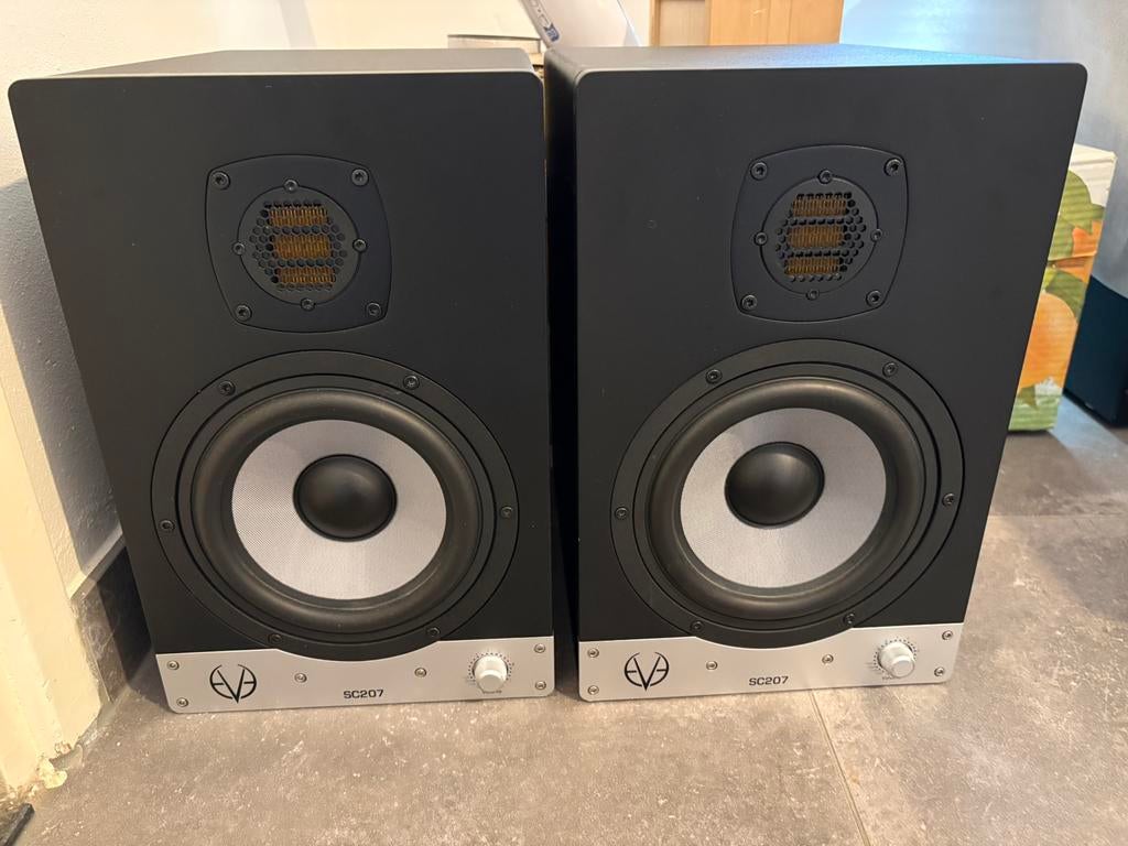 Set Eve SC207 en TS108, Subwoofer, Zo goed als nieuw, 120 watt of meer, Ophalen