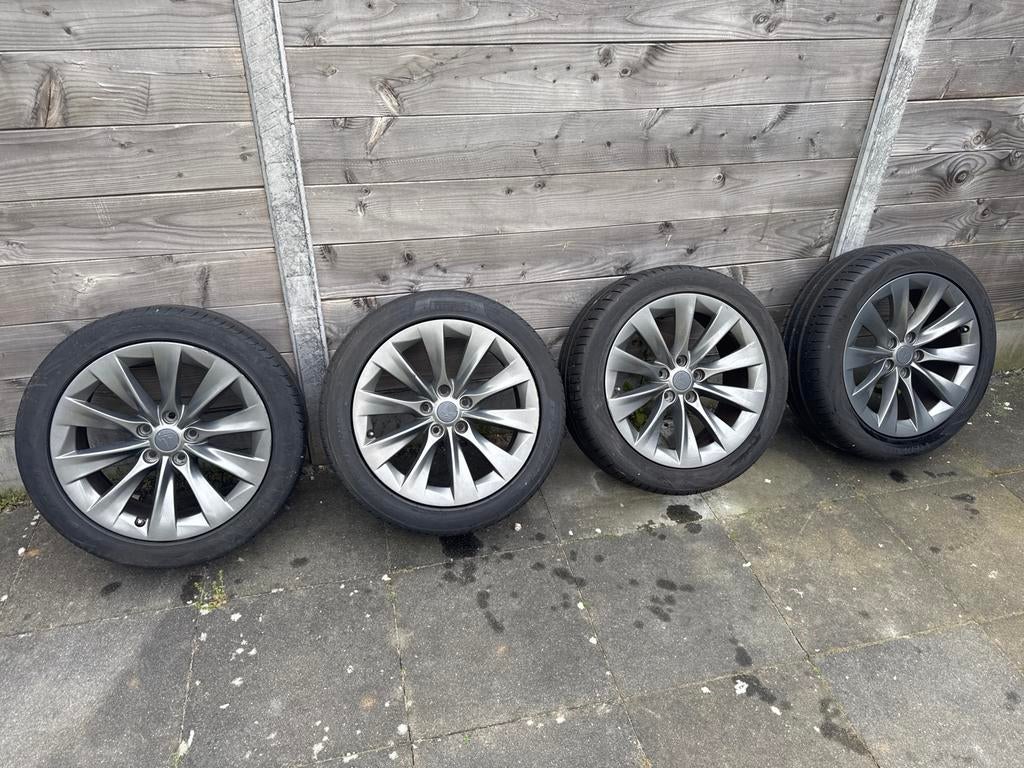 Tesla Model S 19 inch velgen met zomerbanden 245/45 ZR19, Auto-onderdelen, Banden en Velgen, Banden en Velgen, Personenwagen, Zomerbanden