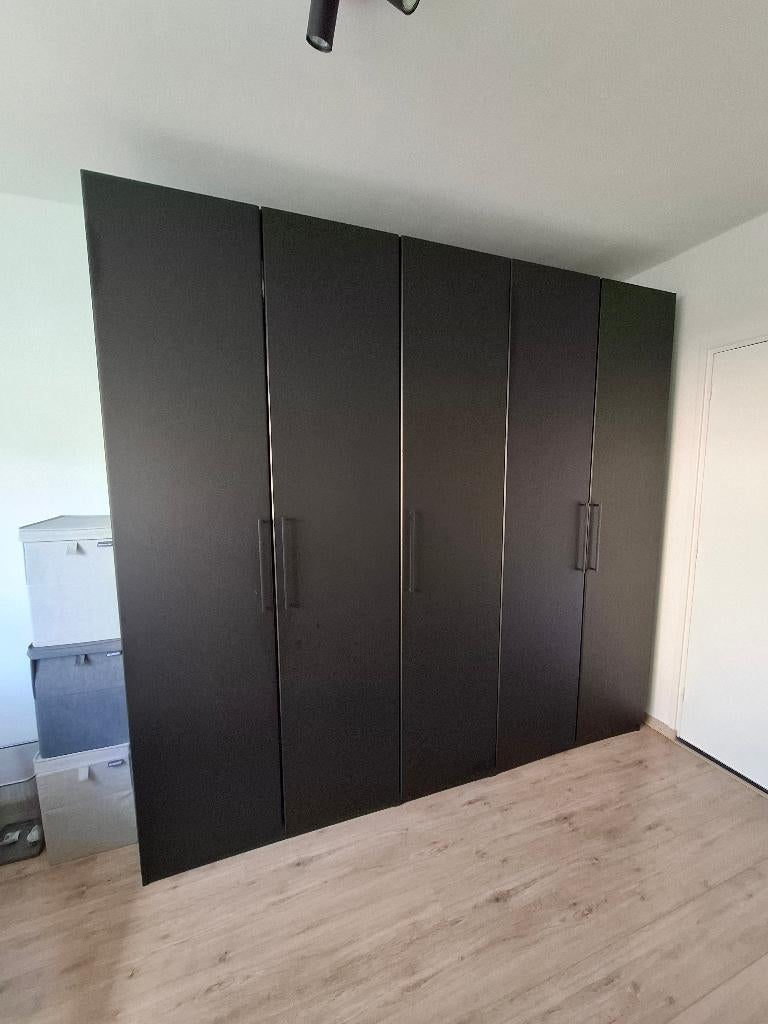 5-deurs zwarte PAX kledingkast met handgrepen + verlichting, 200 cm of meer, Zo goed als nieuw, 200 cm of meer, 50 tot 75 cm