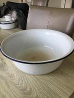 Grote emaille schaal wit met blauwe rand, Ophalen
