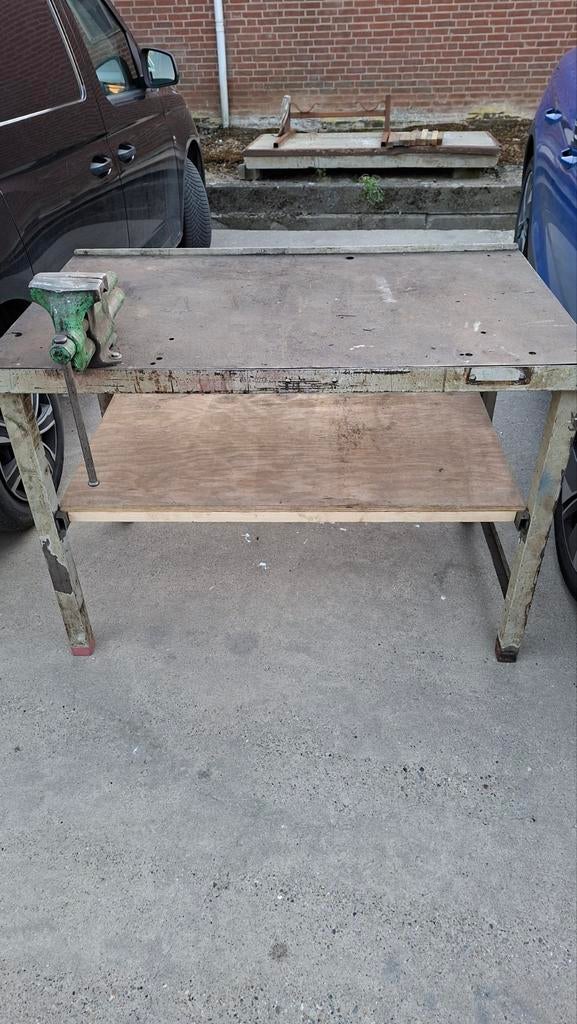 Robuuste werkbank met bankschroef, Doe-het-zelf en Verbouw, Werkbanken, Ophalen, Gebruikt, 70 tot 120 cm, Bankschroef