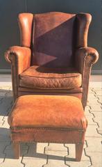 Schapenleren oorfauteuil met schapenleren voetenbankje, Ophalen of Verzenden