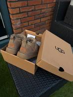 UGG Classic Ultra Mini (taupe/bruin), Ophalen of Verzenden, Zo goed als nieuw, Bruin