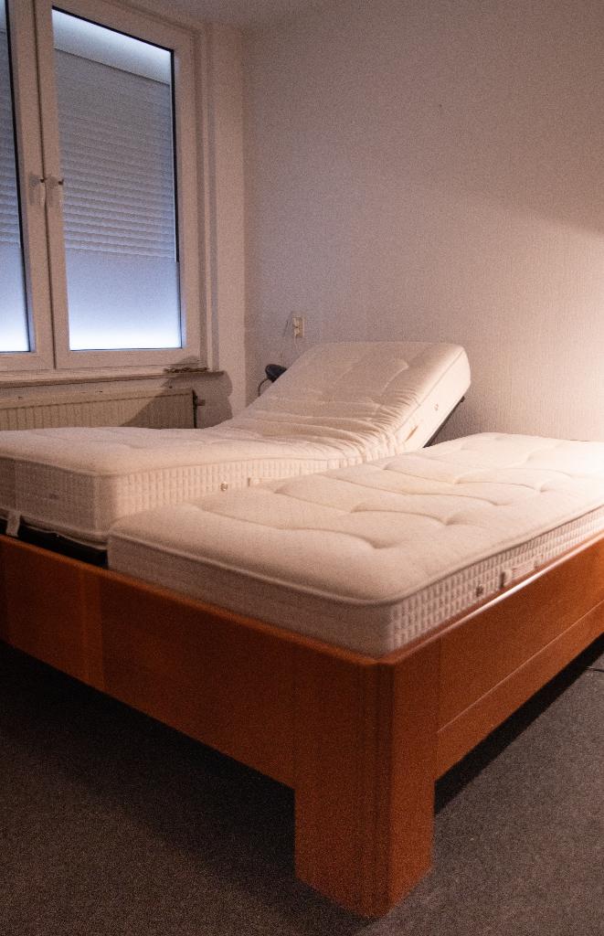 GRATIS zelf demonteren en ophalen 2-pers. electr. bed, Ophalen, Strak, Bruin, Tweepersoons