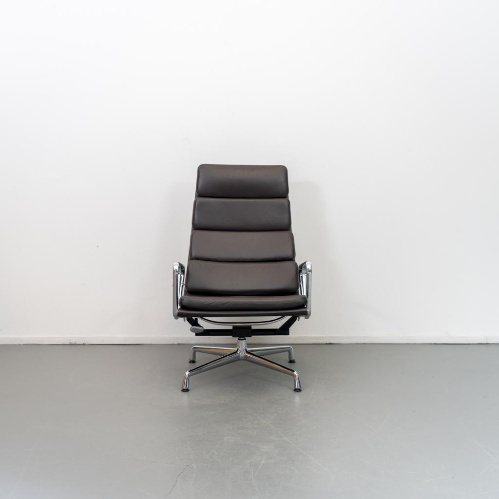 1 Vitra Eames Ea 222  Bruin Leer Soft Pad chroom, Niet ingevuld, Niet ingevuld, Leer, Zo goed als nieuw