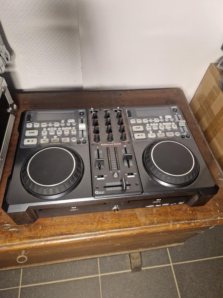 Geluids instalatie.  Met mengpaneel.2x500 watt boxen ., Ophalen, Zo goed als nieuw, 500 tot 1000 watt