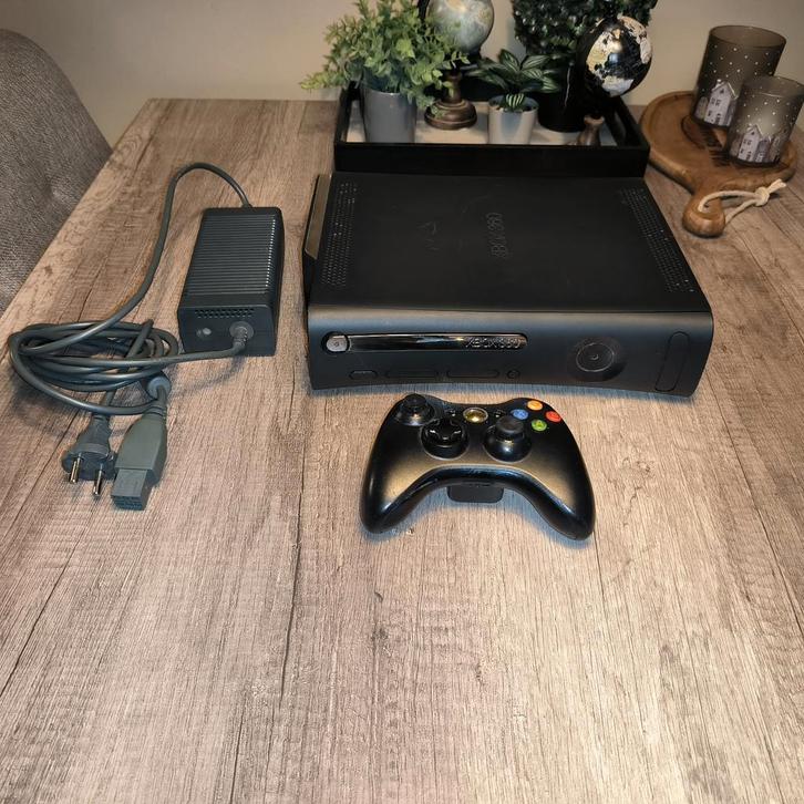 Xbox 360 Elite 120gb en red ring of death., Spelcomputers en Games, Spelcomputers | Xbox 360, Gebruikt, 120 GB, Met 1 controller