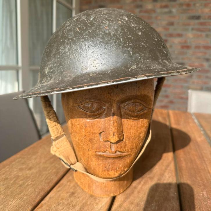 Originele Canadese helm conpleet 1942 gedateerd, WO2, Verzamelen, Militaria | Tweede Wereldoorlog, Landmacht, Helm of Baret, Overige gebieden