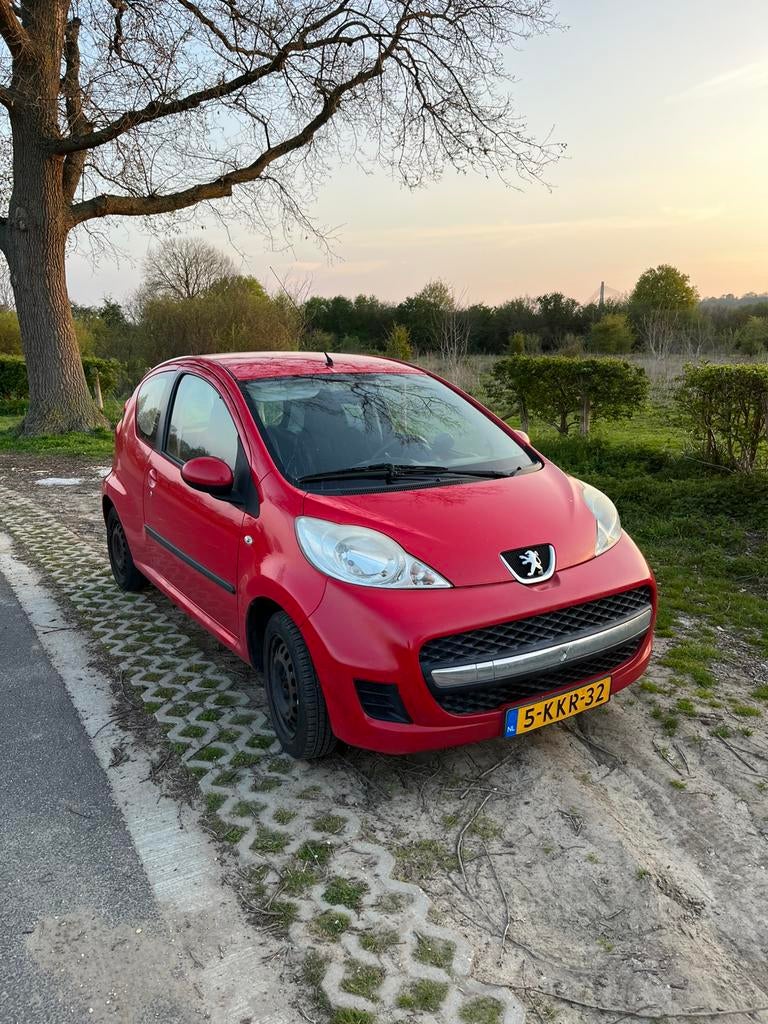Peugeot 107 1.0 12V 3DR 2010 Rood, Auto's, Peugeot, Particulier, Benzine, A, Hatchback, Handgeschakeld, Geïmporteerd, Rood, Voorwielaandrijving