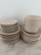 Beige borden serviesset ikea, Ophalen